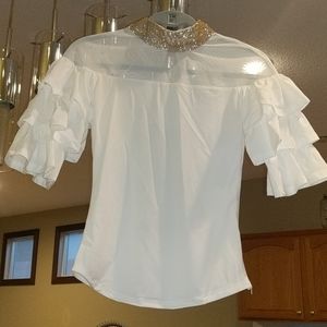 😍Gorgeous 😍 White Top with Diamond Collar